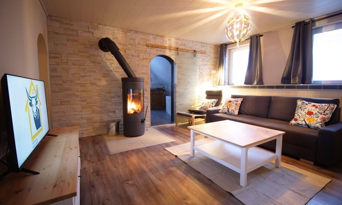 Gruibingen House | Apartment with 2 bedrooms, wood-burning stove, kitchen and terrace