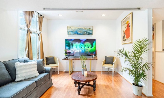 Weston Cottage | Apartment with 2 Bedroom 2 Bathrooms inside house