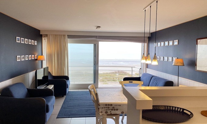 Nieuwpoort-aan-Zee Apartment | Apartment with bicycle storag