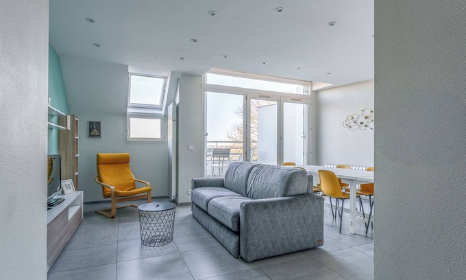 Saint-Avertin Apartment | Apartment with Cher river view, 4/6 people, south Tours + parking and terracen