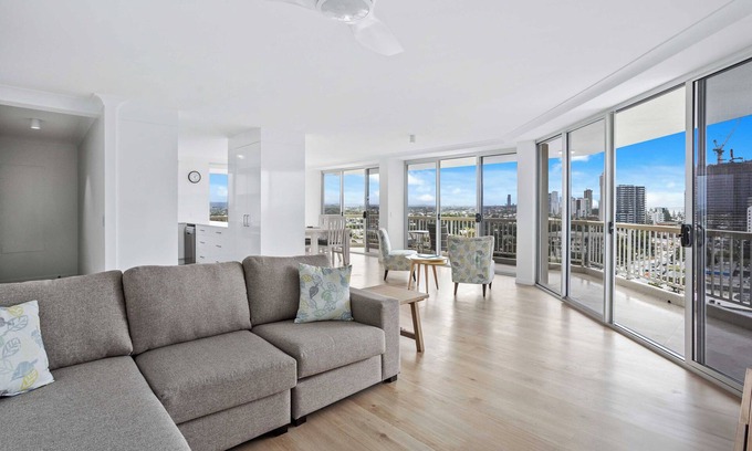 Burleigh Heads Apartment | Apartment with coveted uninterrupted ocean views