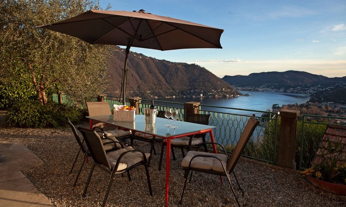 Cernobbio Apartment | Apartment with fireplace and private terrace overlooking the beautiful panorama