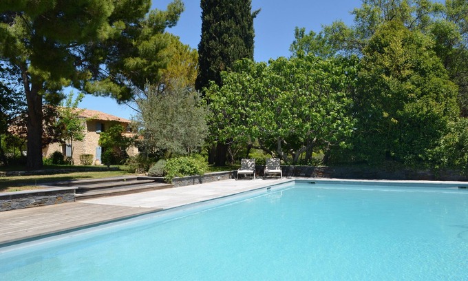Aix-en-Provence House | Apartment with garden and pool in a Provencal farmhouse