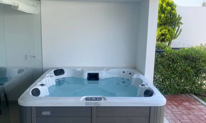 Asia Apartment | Apartment with Jacuzzi and direct access to the beach