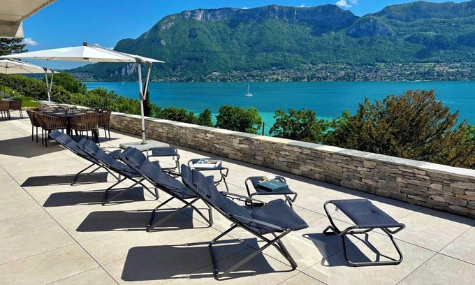 Sevrier Apartment | APARTMENT with private terrace & lake view/200 meters from lake & bike path