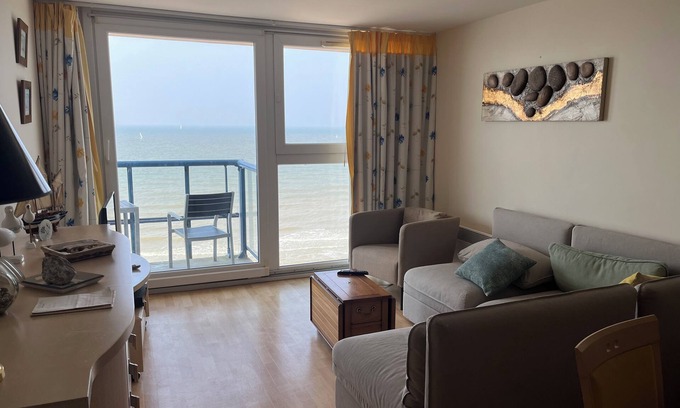 Dunkirk Apartment | Apartment with sea view