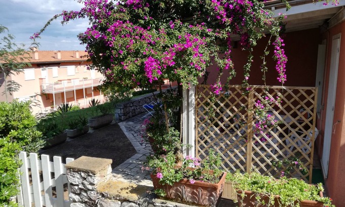 Capo D'arco House | Apartment with small garden in Capo d'Arco Elba Island