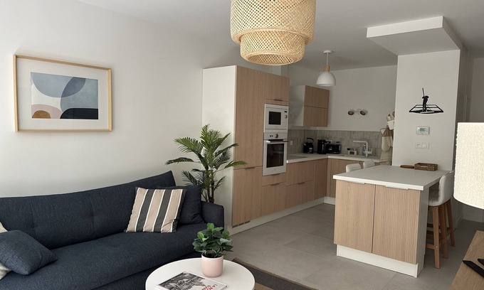 La Rochelle Apartment | Apartment with terrace + private parking