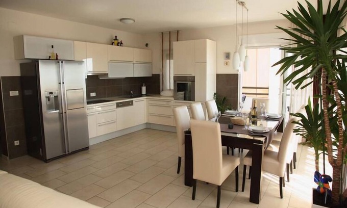 Mravince Apartment | Apartment with terrace and bath tub