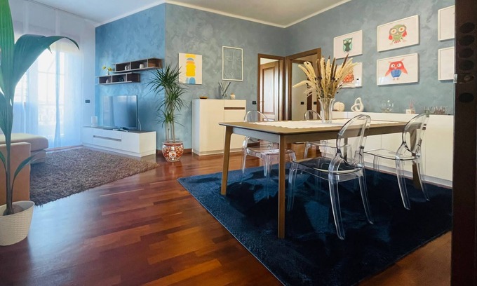 Zona LIII Tomba di Nerone Apartment | Apartment with whirlpool shower tub, well connected to the center of Rome.
