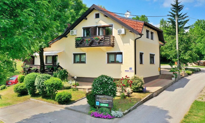 Seliste Dreznicko Apartment | Apartments and rooms Dragica, (16215), Selište Drežnicko, Croatia