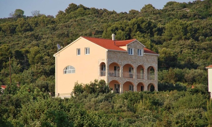 Maslinica Apartment | Apartments A2 with a view of Sesula Bay, a few minutes from the beach.