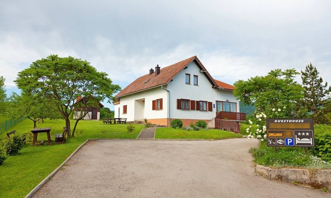 Catrnja Apartment | Apartments and rooms Zoran, (16223), Smoljanac, Croatia