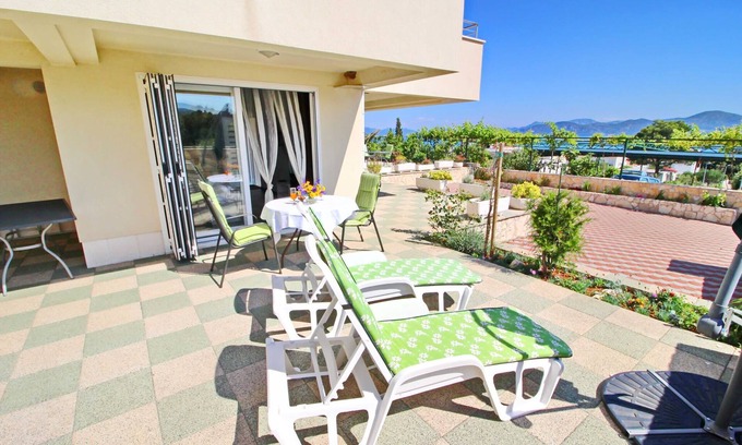 Drace Apartment | Apartments Gusti - One Bedroom Apartment with Terrace and Sea View