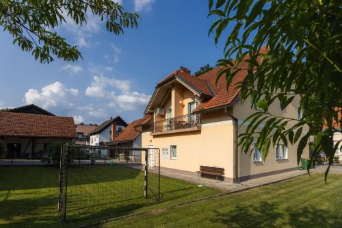 Podcetrtek Apartment | Apartments Leonid