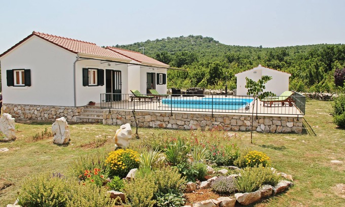 Primorski Dolac Villa | Apartments Maria near Trogir