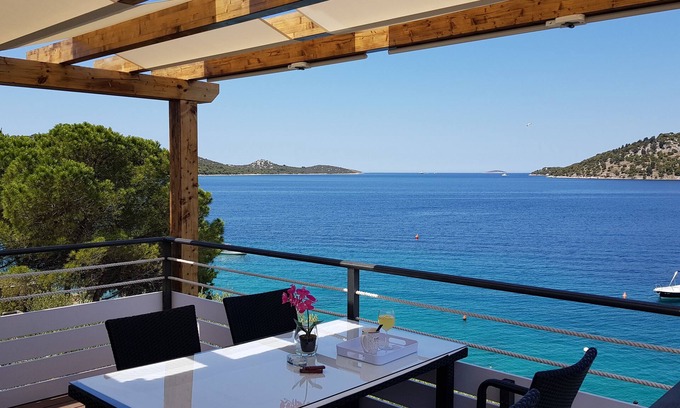 Razanj Apartment | Apartments Maris, house on the beach, Rogoznica