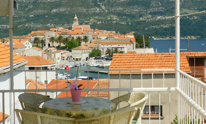 Cove Tri Zala (Zrnovo) Apartment | Apartments Neno