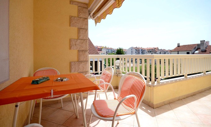 Istok Apartment | Apartments Pero (36191-A1) - Makarska