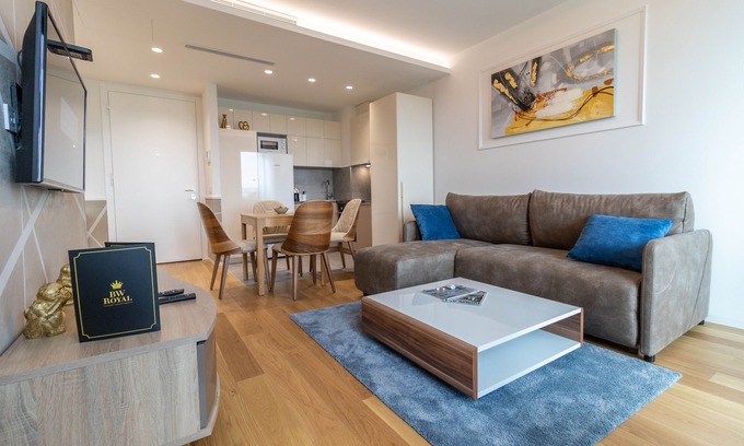 Novi Beograd Apartment | Apartments Royal - Sakura Park