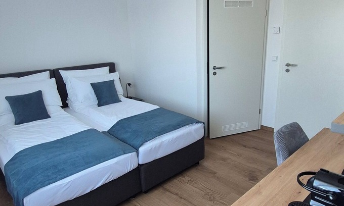 Sondelfingen Apartment | Apartments Seibel double/twin room with bathroom