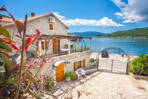 Lepetane Apartment | Apartments Villa Serventi