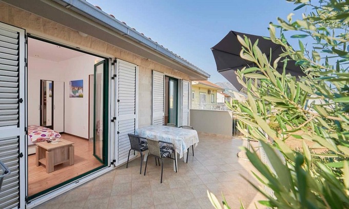 Kastel Stafilic Apartment | Apartments Vujina - Premium Studio Apartment with Terrace 1 (Petra)