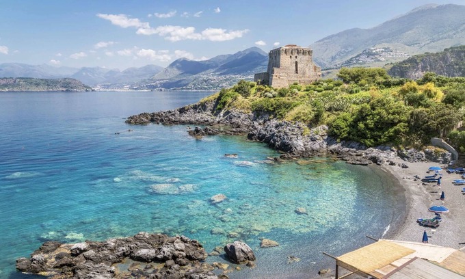 Scalea Apartment | Apartments with a tennis court and a barbecue
