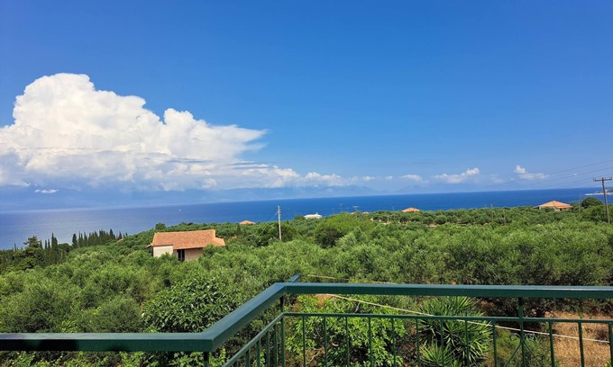 Kompi Apartment | Apartments with tavern above Peroulia beach near Koroni