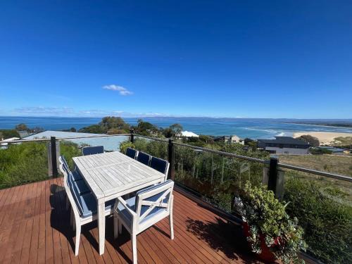 Coles Bay House | Aperture - 3-bedrooms house with Stunning Views framing your Escape!