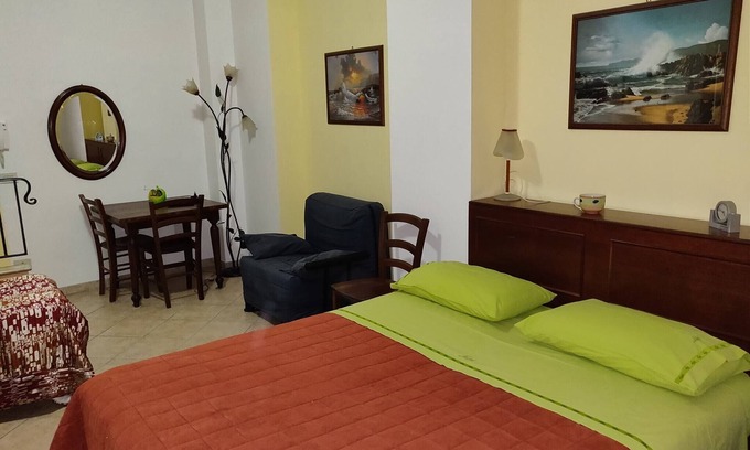 Santo Stefano di Camastra Apartment | Appartamento il Castellino