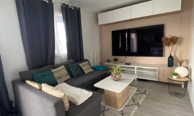 Poissy Apartment | Apparemment Centre-ville /Gare /PSA