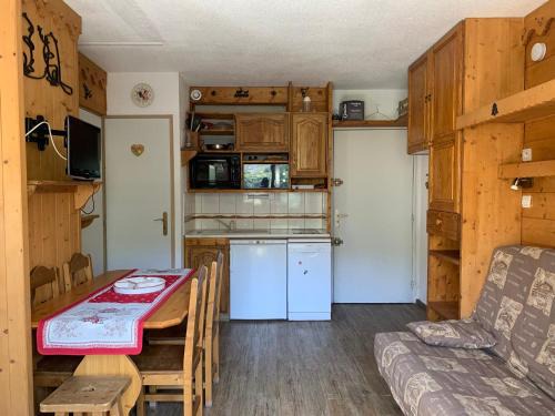 Les Menuires Apartment | Appart cosy avec balcon pour 4 personnes aux Menuires - FR-1-452-137