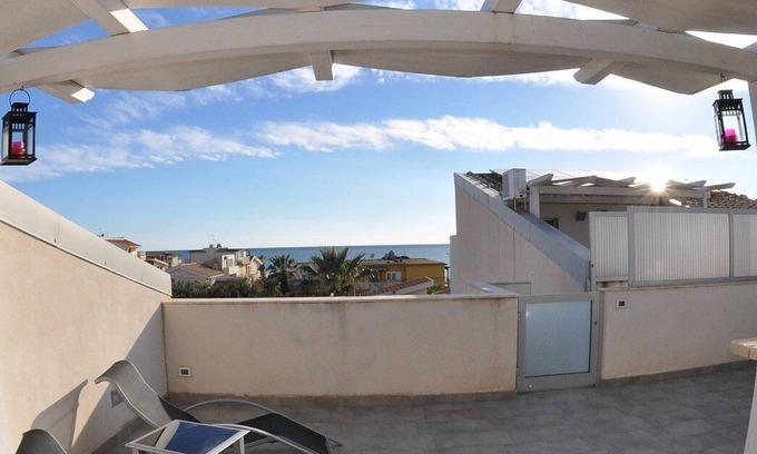 Punta Secca House | Appartamento Odisseo B: A cozy apartment situated at a few steps from a sandy beach, with Free WI-FI.