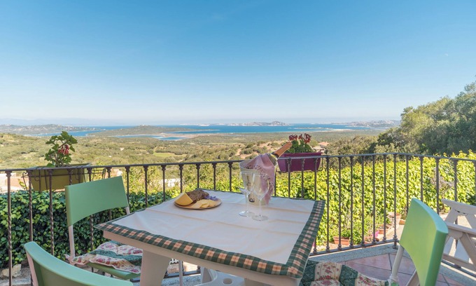San Pasquale Apartment | 'Appartamento di Molly' with a view of the Archipelago, Balcony & Wi-Fi