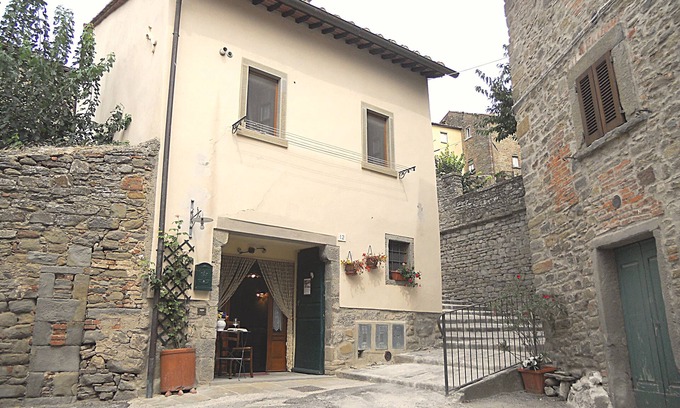 Cortona Old Town Apartment | Appartamento Stefy, Cortona, in the old town typical Tuscan