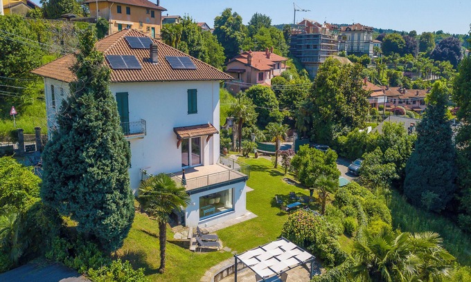 Taino Apartment | Appartamento Vista Rosa, Taino, Italy