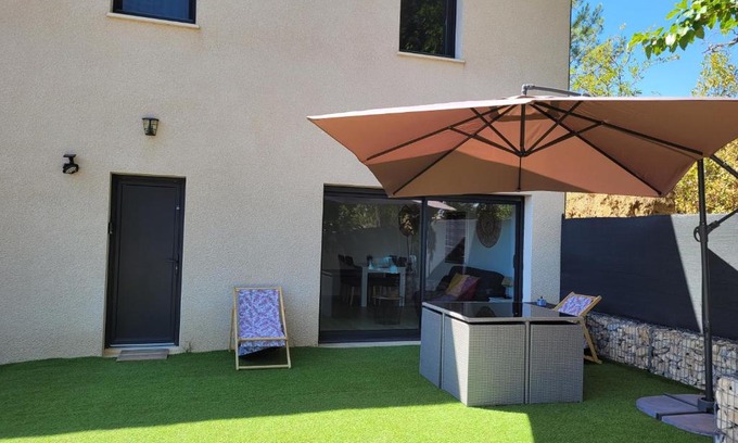 Saint-Julien-de-Peyrolas Apartment | Appartement tout équipé en rez-de-jardin entre Gard et Ardèche