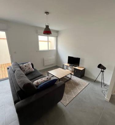 Saint-Laurent-sur-Sevre Apartment | Appartement neuf avec patio