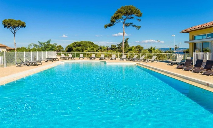 Le Brusc Condo | Appartement moderne pour 4 près de la plage