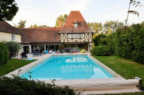Durtal Apartment | Appartement à la campagne avec piscine