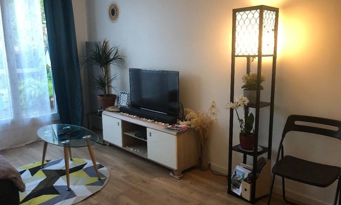 Noisy-le-Grand Apartment | Appartement au Pied de la Gare Entre Paris et Disneyland