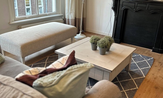Zaltbommel Apartment | Appartement Bommel second floor historic center.
