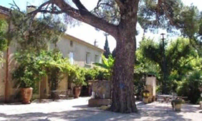 Jonquieres Apartment | Appartement de caractère dans un mas provençal