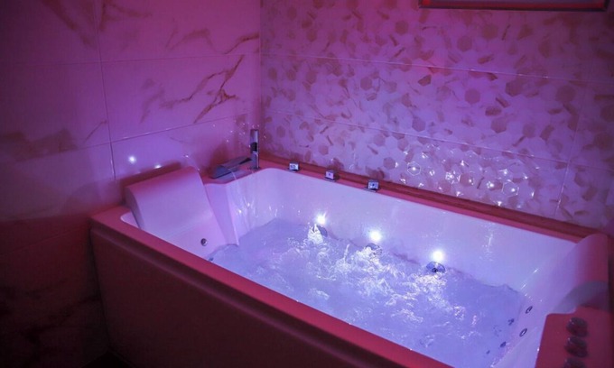 Saint-Laurent-sur-Saone Apartment | Appartement de Luxe Avec Sauna et Jacuzzi