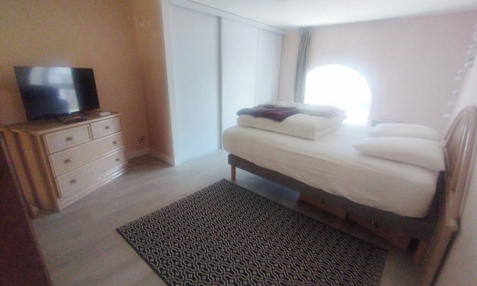 Treguier Apartment | Appartement en Centre-ville