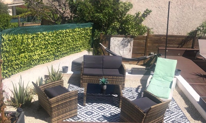 La Colle-sur-Loup Apartment | Appartement en rez de Jardin Avec Piscine Privée , Terrasses et Solarium