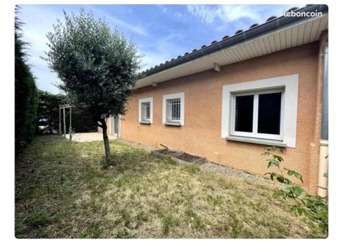Saint-Bonnet-de-Mure Apartment | Appartement jardin 4 couchages proche aéroport Groupama stadium eurexpo