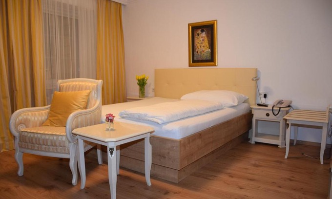 Enns Hotel | Appartement-Hotel GH Zum Goldenen Schiff