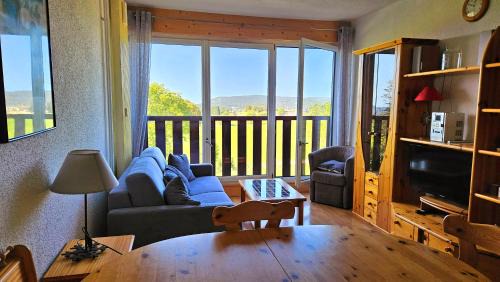 Les Rousses Apartment | Appartement Les rousses, Jura